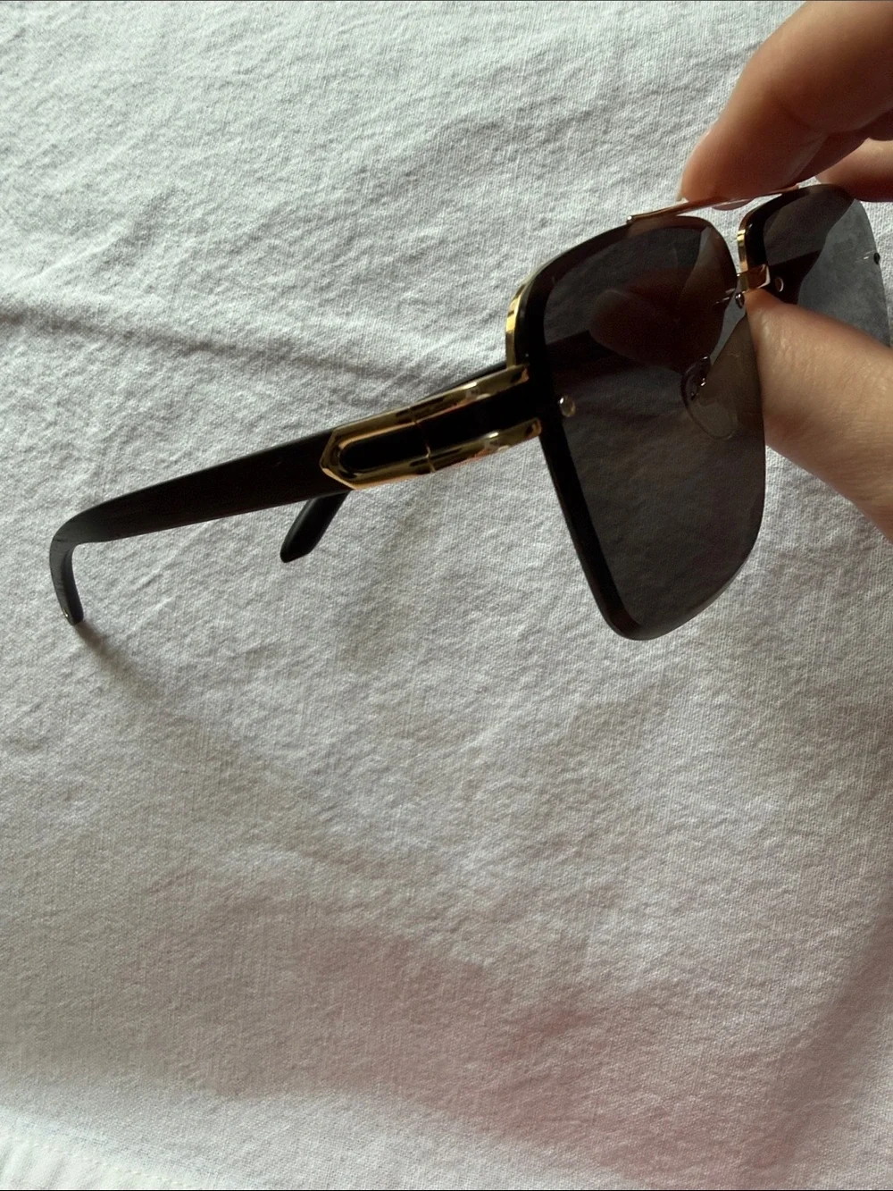 Aviator style sunglasses